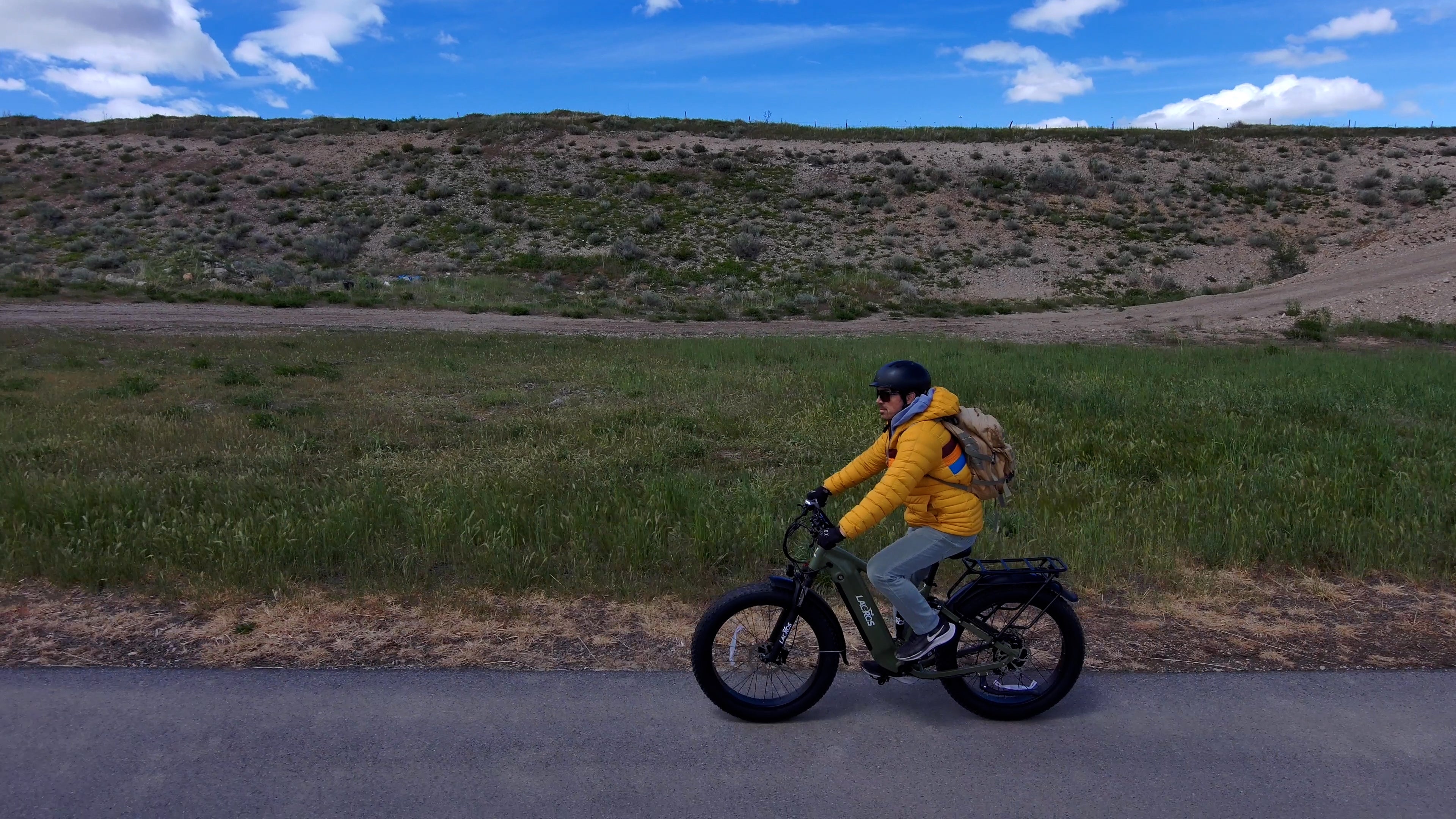 Eleven-Reasons-why-an-electric-bike-is-better-than-a-regular-bike Lacros E-Bike